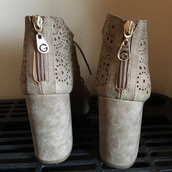 Lace-up cutout beige high-heels. - Picture 4 of 5